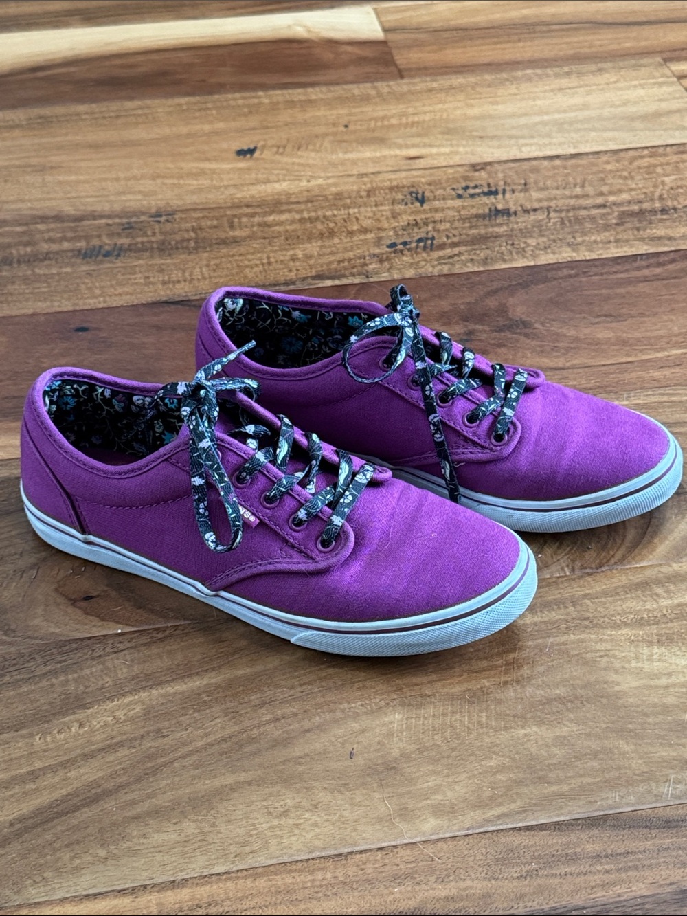 Vans Atwood Casual Women's Canvas Sneakers in Purple, Floral Accent Laces SZ 6.5